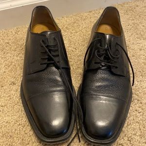 Black leather Johnston & Murphy shoe-8 1/2 W